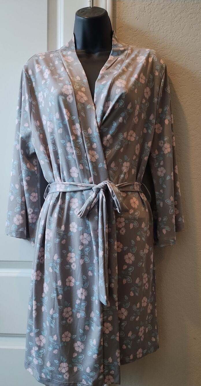 Nanette Lepore women's  2pc robe and Short Sleepwear Sz L/G.